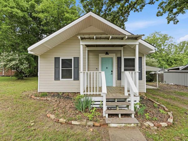 305 W Elm Street , Morrilton, AR 72110