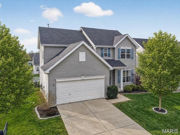 100 Wyndcrest Court, Lake St Louis, MO 63367