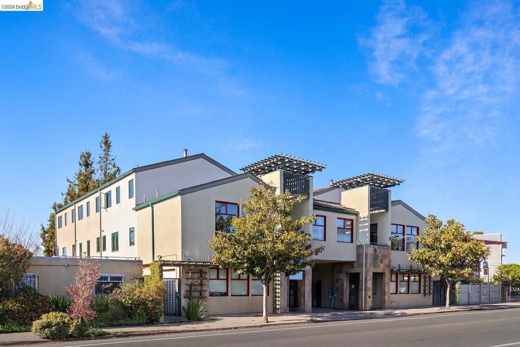 6555 Shattuck Avenue, Oakland, CA 94609 Main Photo