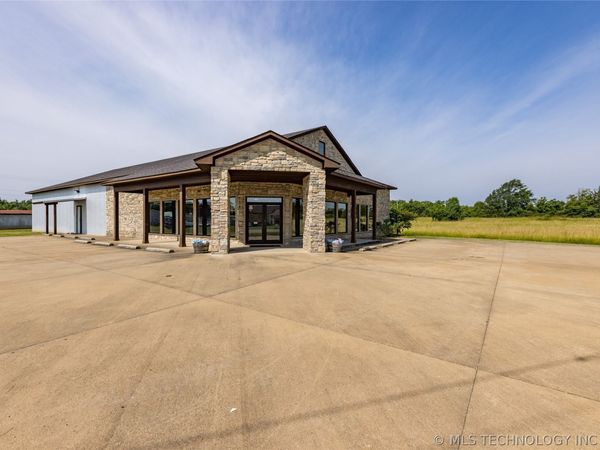 1910 E Jackson Street , Hugo, OK 74743
