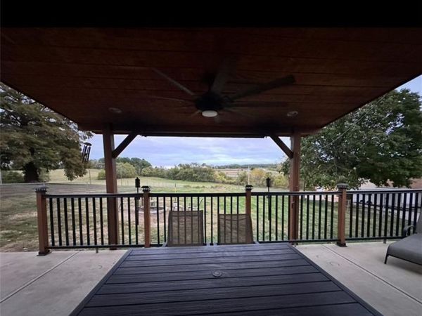 1911 S 41st Street, St Joseph, MO 64505