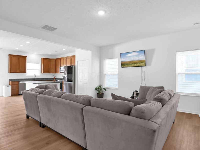 1545 Lewes Castle Drive, Grove City, OH 43123 Photo 6