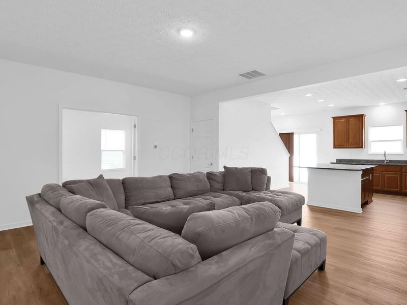 1545 Lewes Castle Drive, Grove City, OH 43123 Photo 8