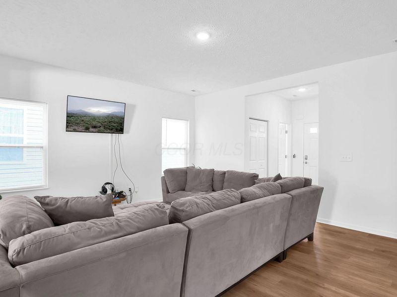 1545 Lewes Castle Drive, Grove City, OH 43123 Photo 9