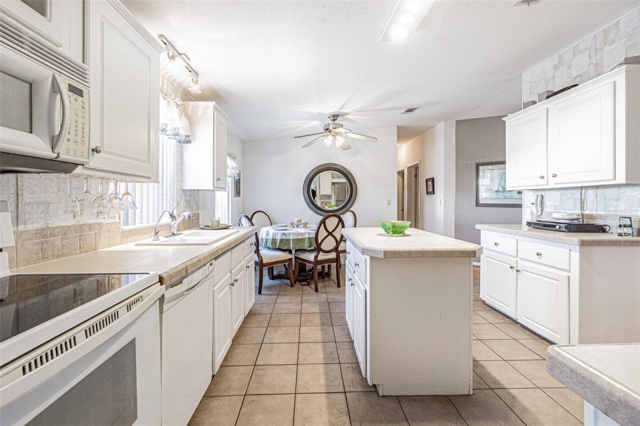 37627 Lorena Avenue, Zephyrhills, FL 33541 Photo