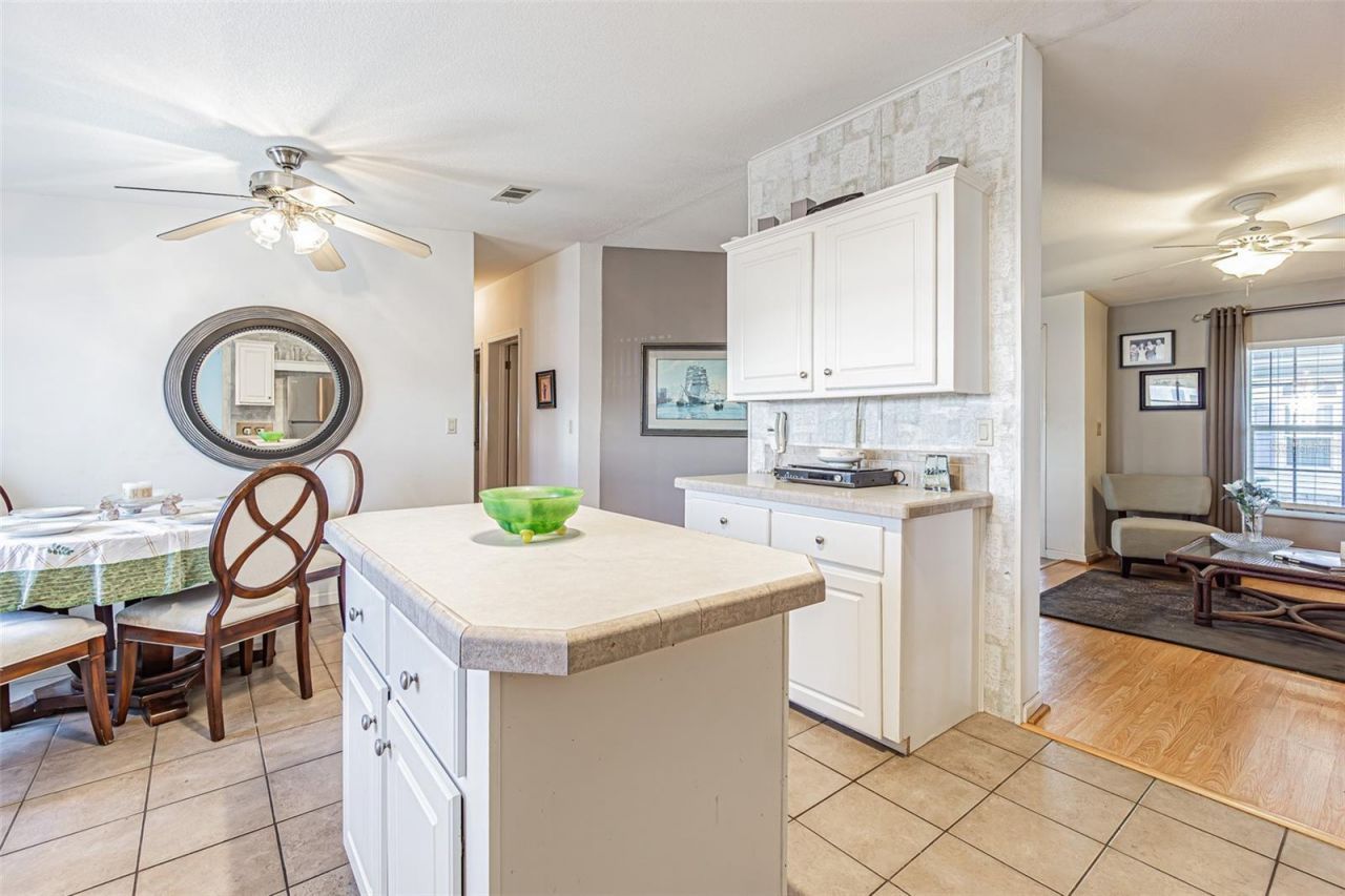 37627 Lorena Avenue, Zephyrhills, FL 33541 Photo