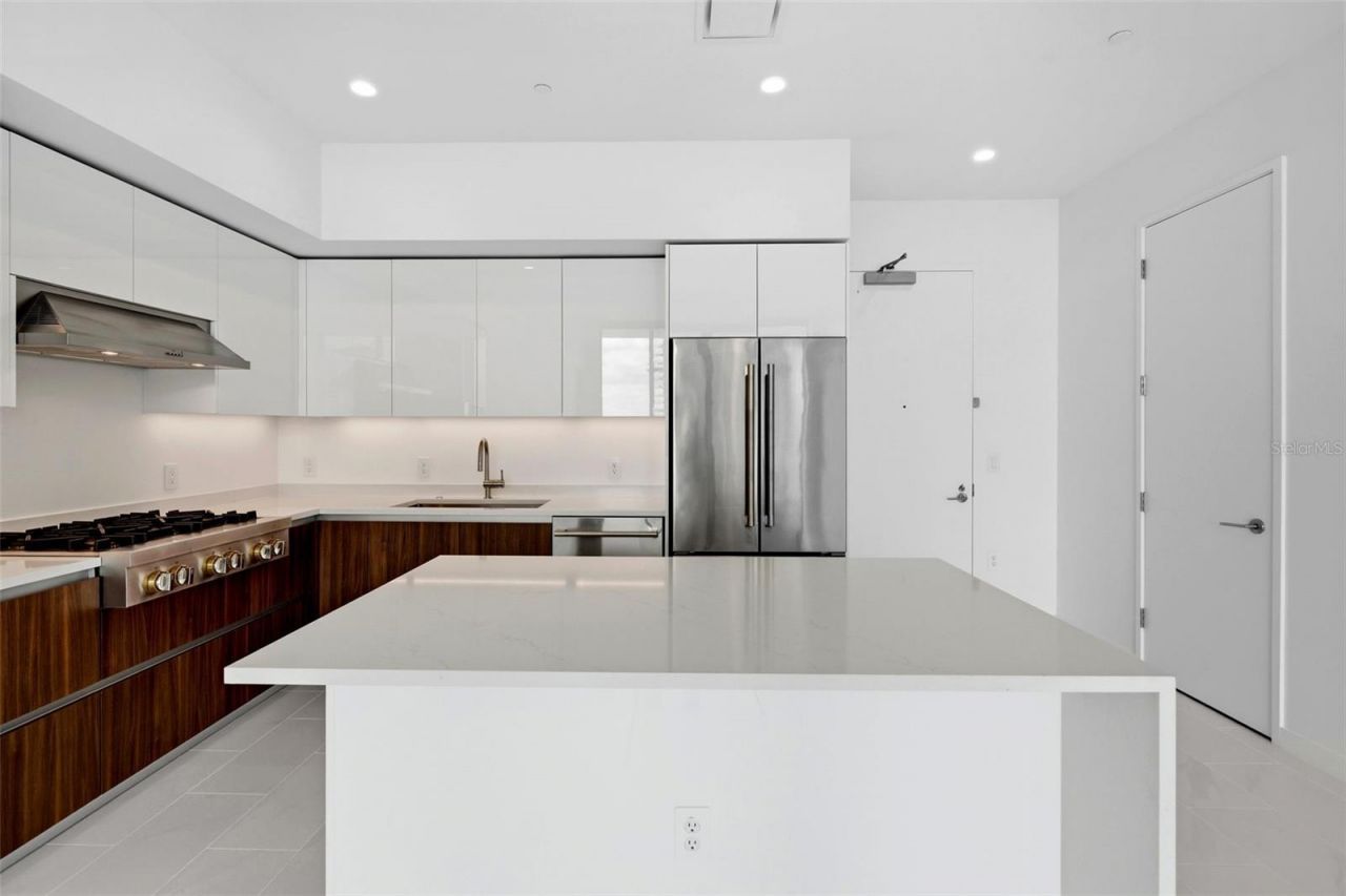 400 Central Avenue, Unit 1903, Saint Petersburg, FL 33701 Photo