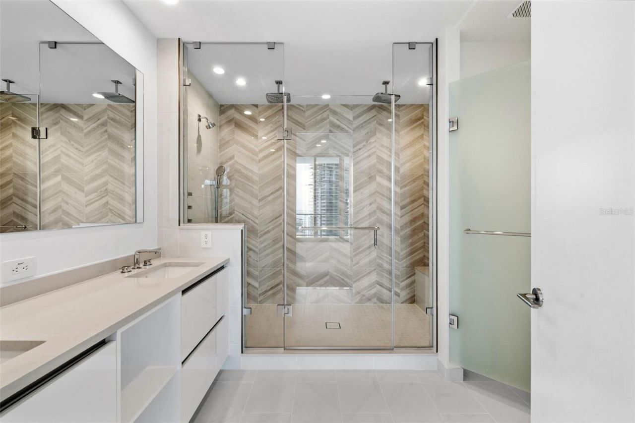 400 Central Avenue, Unit 1903, Saint Petersburg, FL 33701 Photo