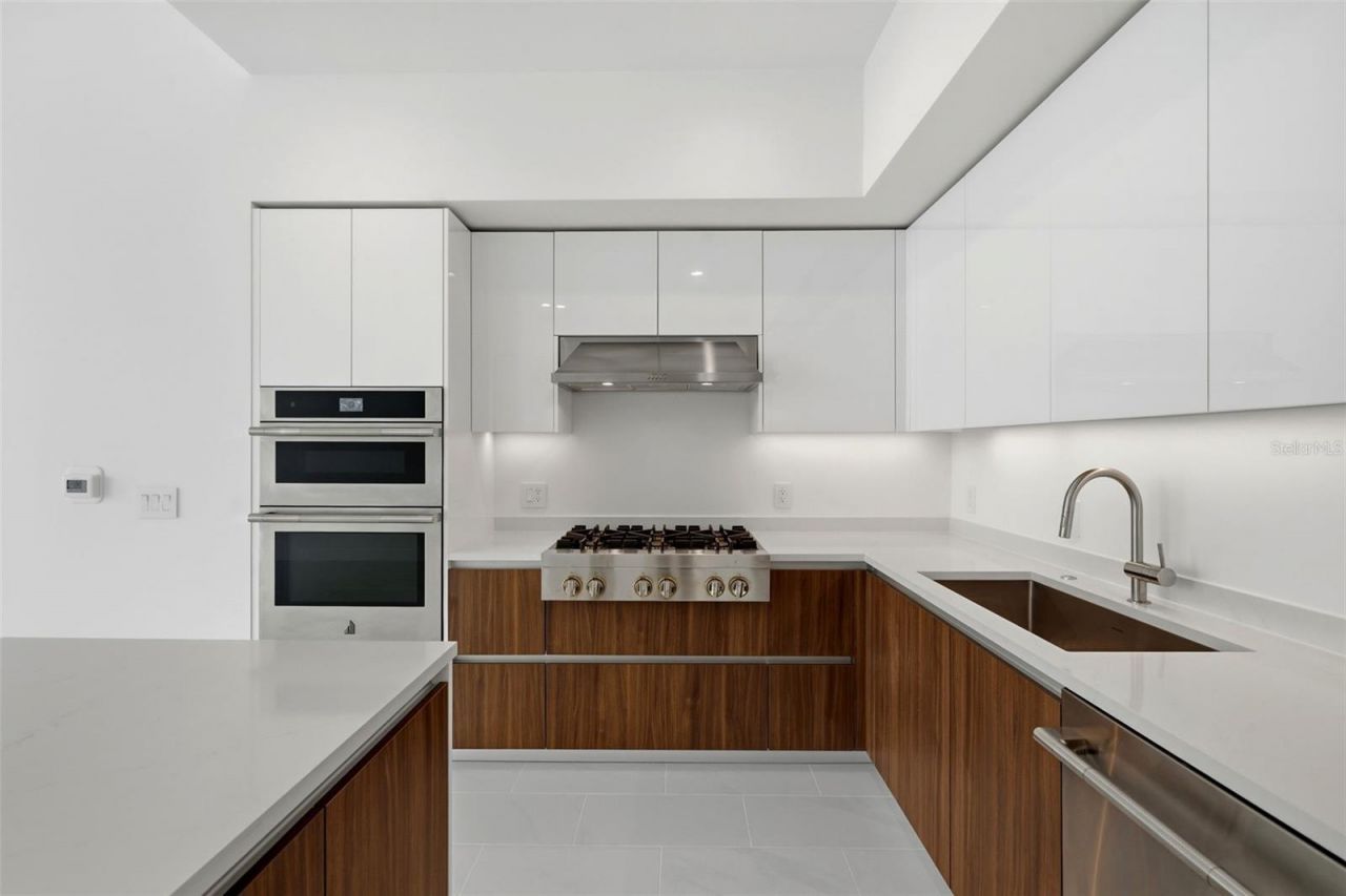 400 Central Avenue, Unit 1903, Saint Petersburg, FL 33701 Photo