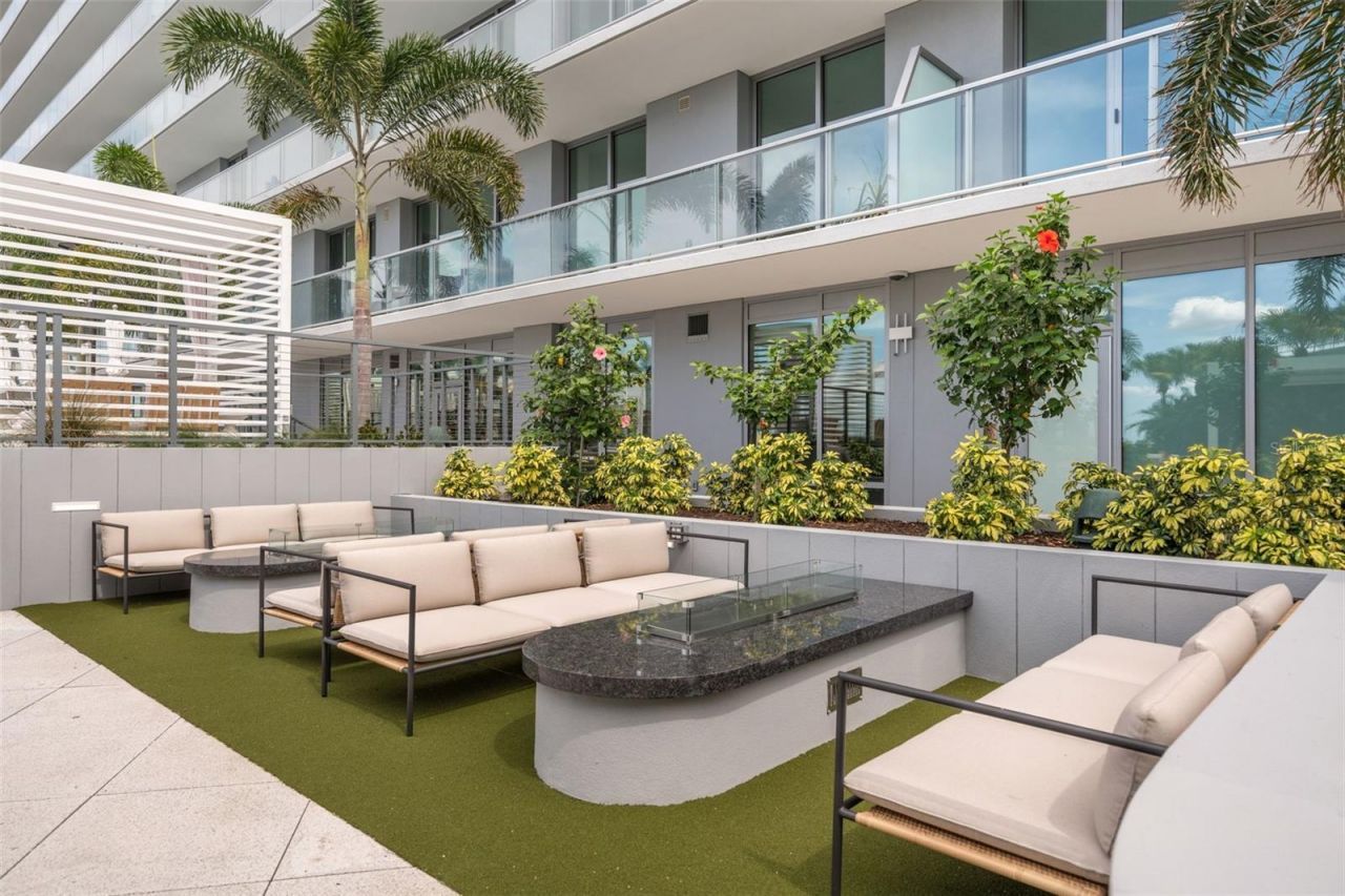 400 Central Avenue, Unit 1903, Saint Petersburg, FL 33701 Photo
