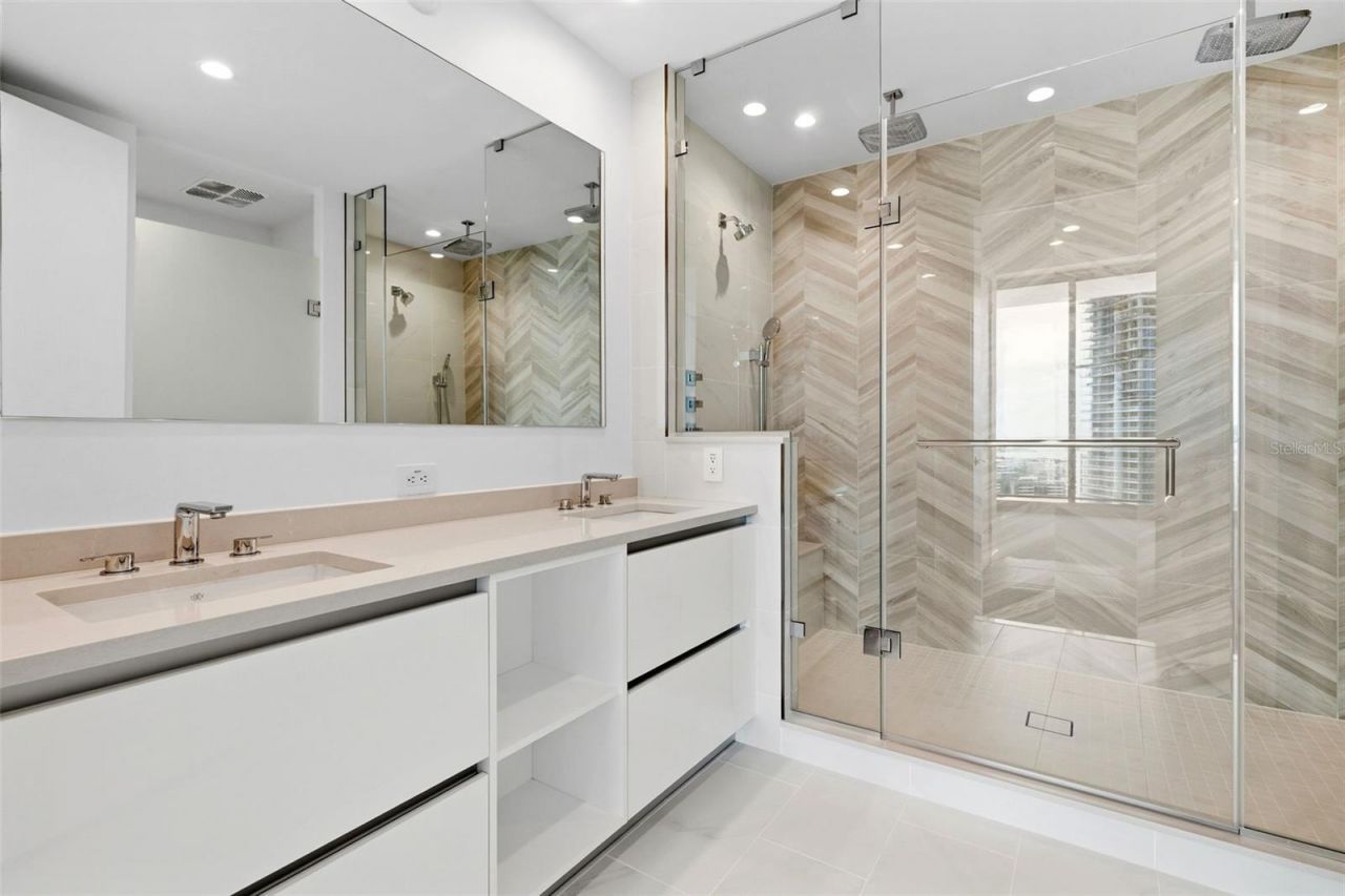 400 Central Avenue, Unit 1903, Saint Petersburg, FL 33701 Photo
