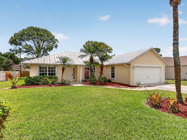 2534 SW Grotto Circle, Port St. Lucie, FL 34953