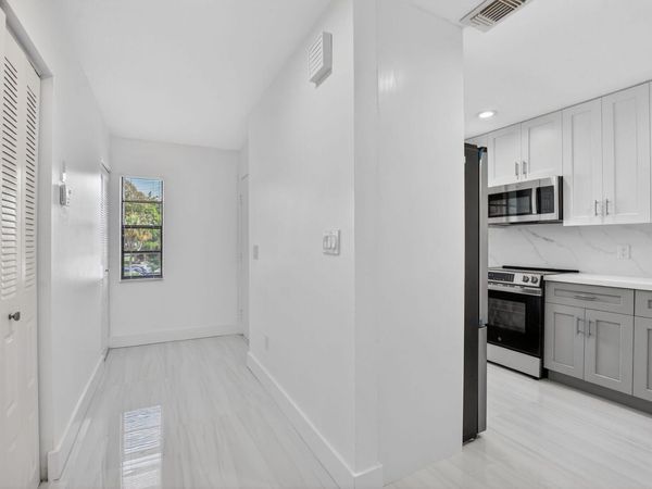 9272 Vista Del Lago, Unit 28f, Boca Raton, FL 33428