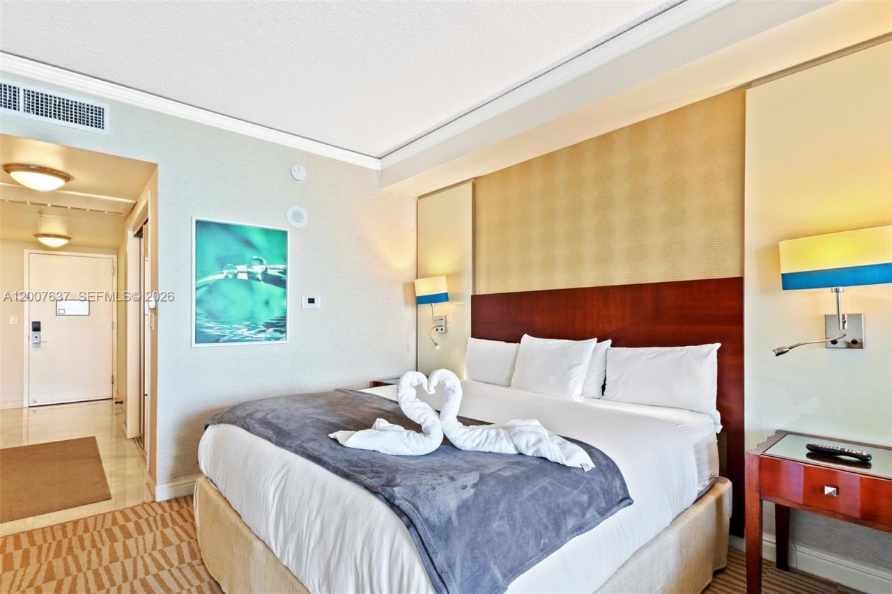 18001 Collins Ave , Unit 511, Sunny Isles Beach, FL 33160 Photo