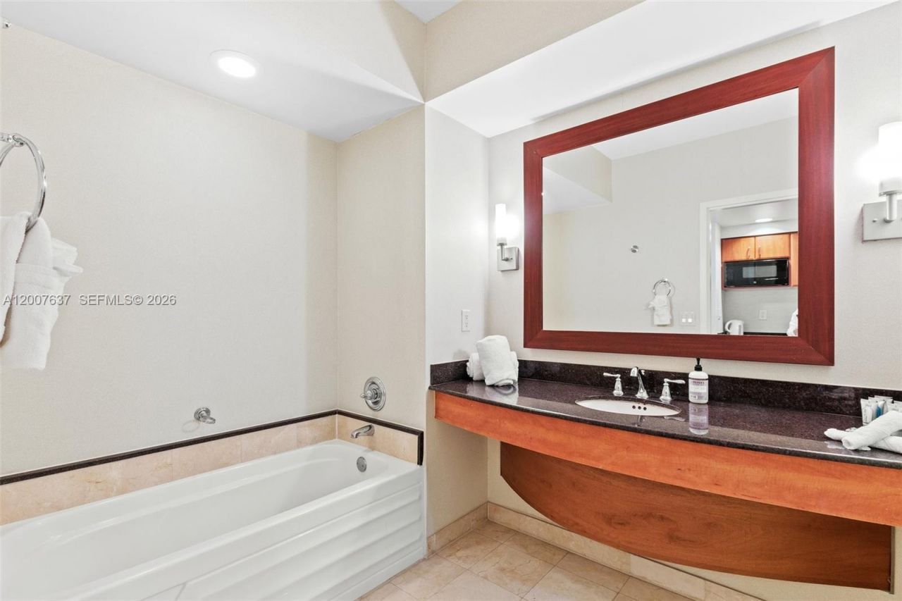 18001 Collins Ave , Unit 511, Sunny Isles Beach, FL 33160 Photo