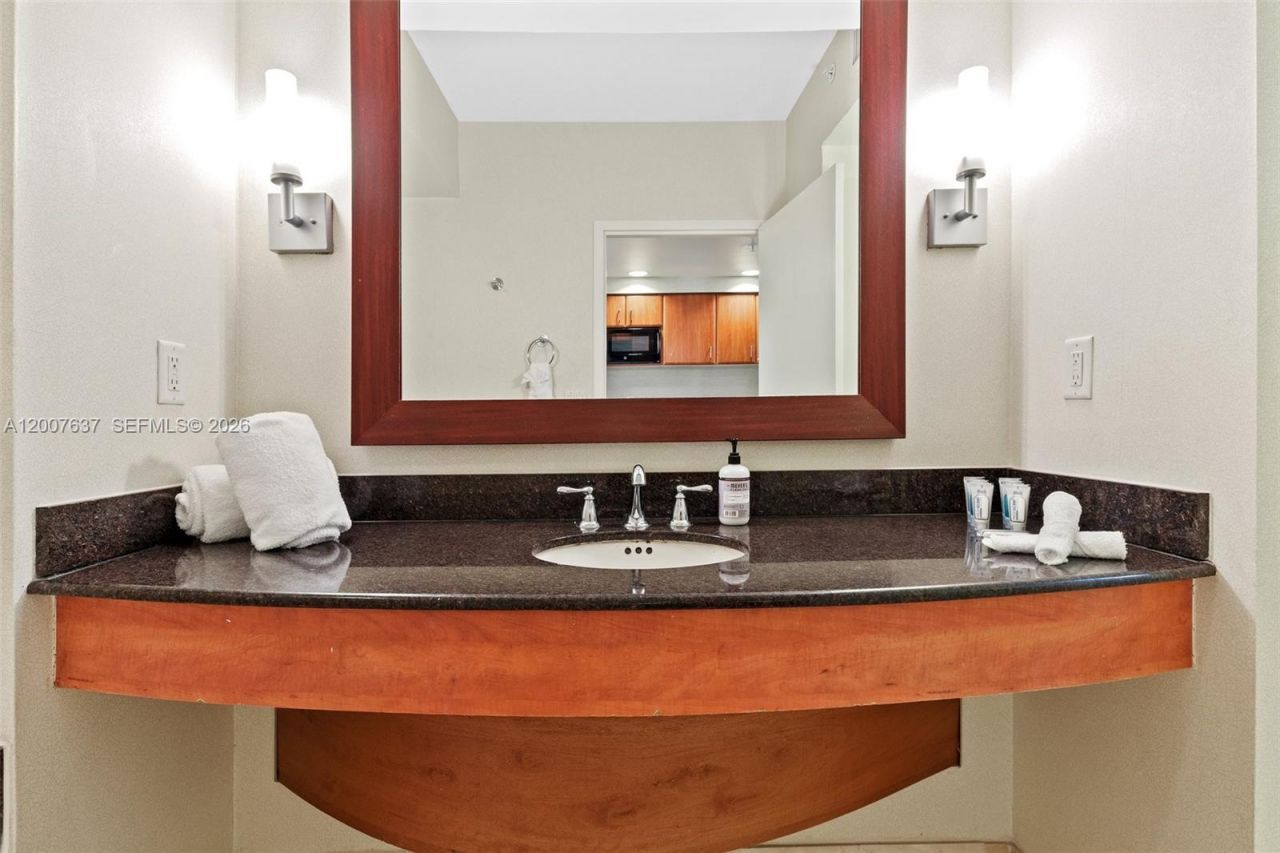 18001 Collins Ave , Unit 511, Sunny Isles Beach, FL 33160 Photo