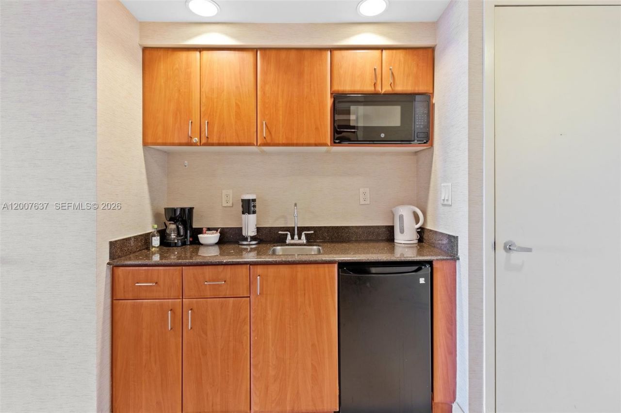 18001 Collins Ave , Unit 511, Sunny Isles Beach, FL 33160 Photo