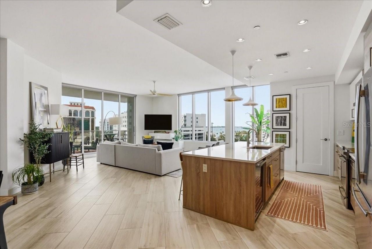 111 S Pineapple Avenue, Unit 714, Sarasota, FL 34236 Photo