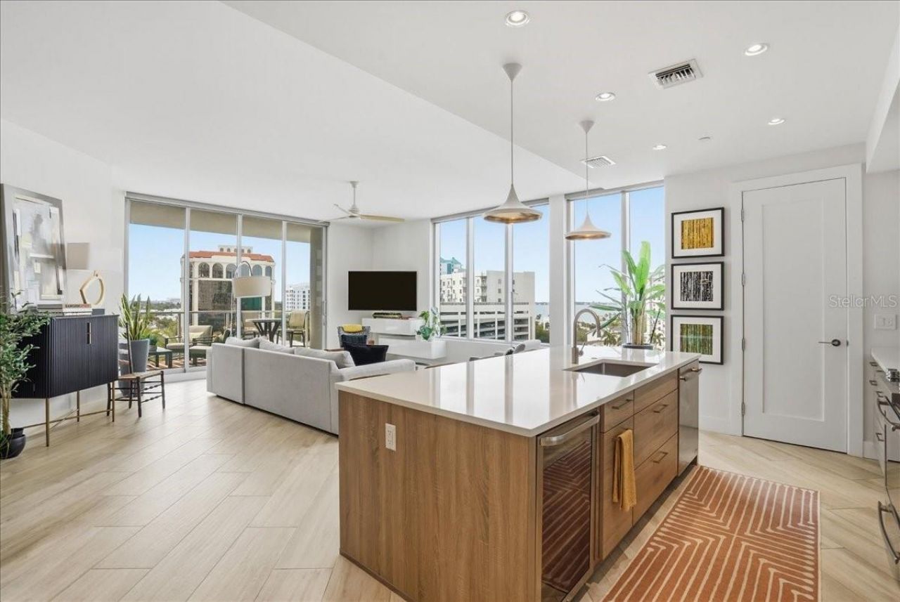 111 S Pineapple Avenue, Unit 714, Sarasota, FL 34236 Photo