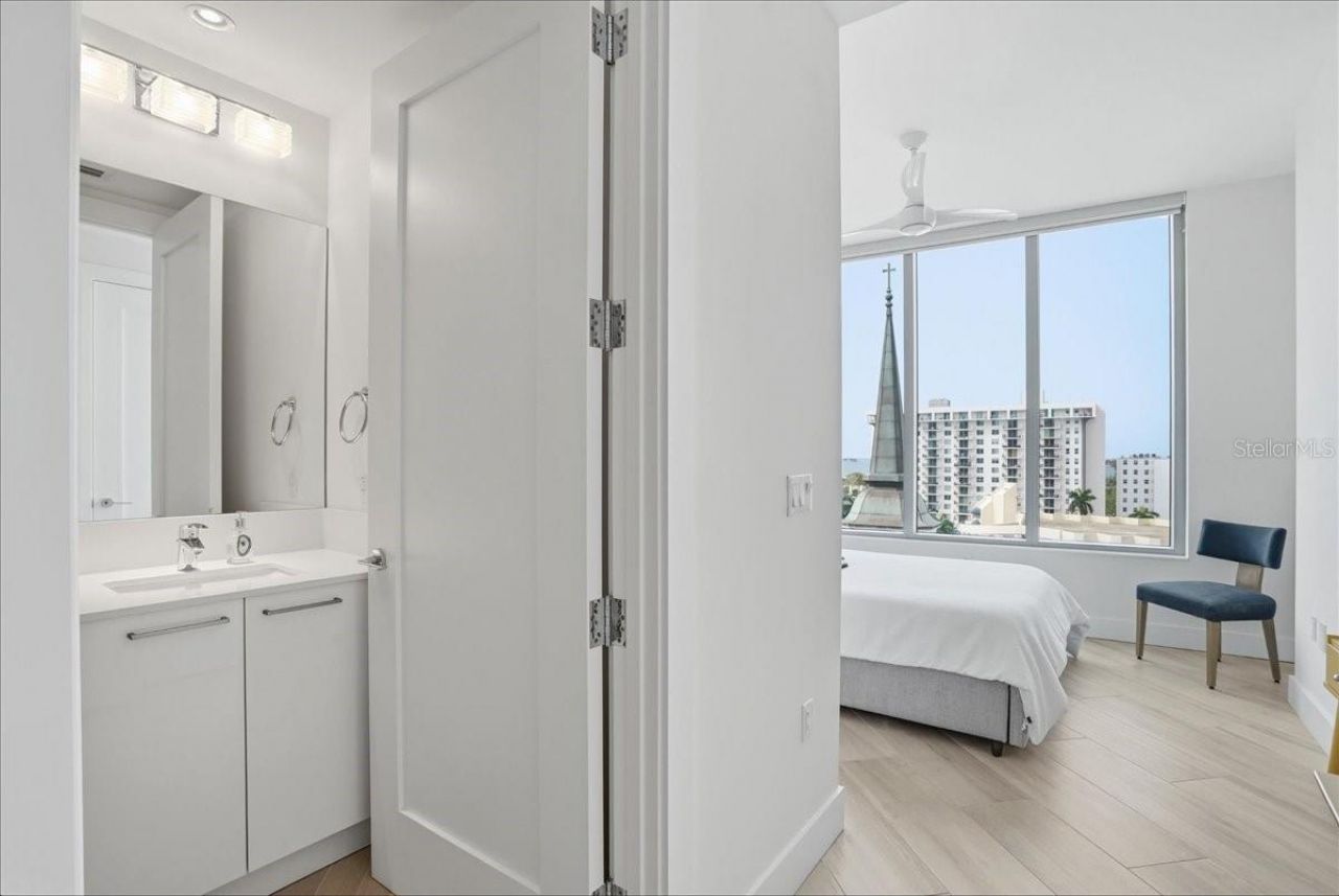 111 S Pineapple Avenue, Unit 714, Sarasota, FL 34236 Photo