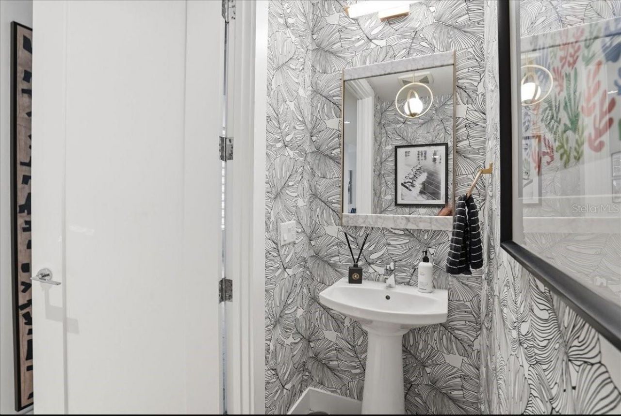 111 S Pineapple Avenue, Unit 714, Sarasota, FL 34236 Photo