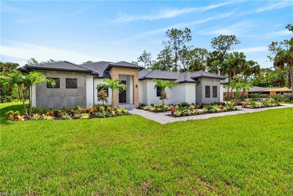 430 7th St Sw, Naples, FL 34117 Photo