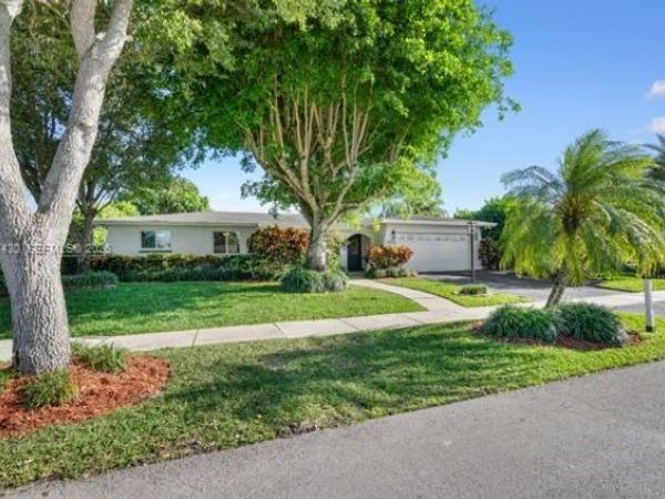 14544 SW 76th St, Miami, FL 33183