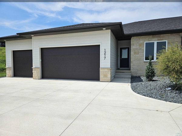 1217 Blackhawk Court, Hinton, IA 51024