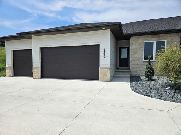 1217 Blackhawk Court, Hinton, IA 51024