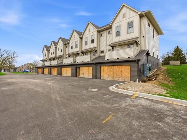 2125 E Howard AVENUE, Saint Francis, WI 53235