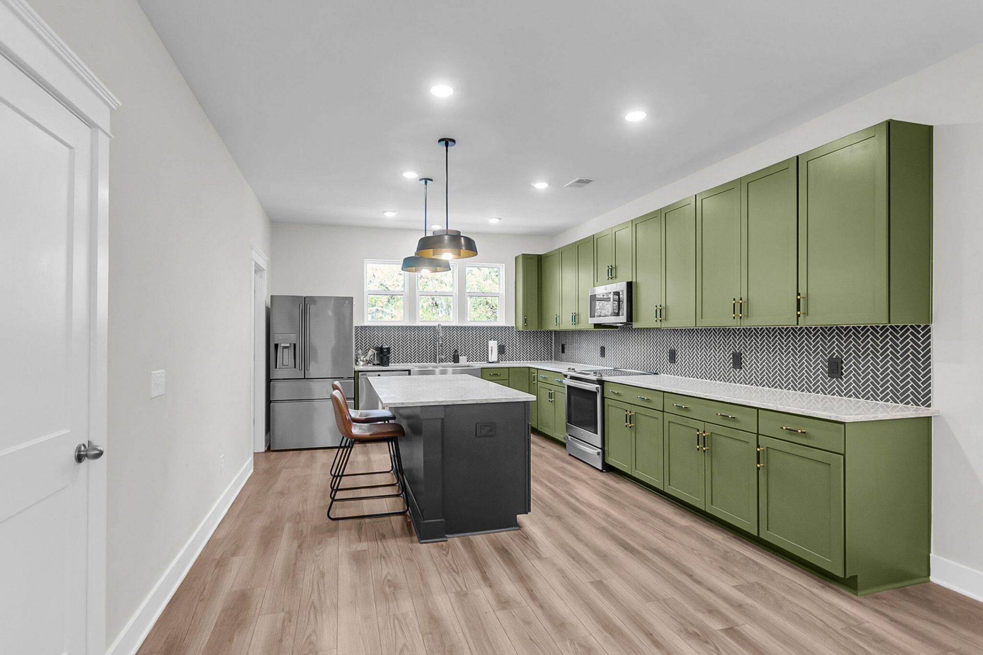 4559 Mixson Avenue Photo 11