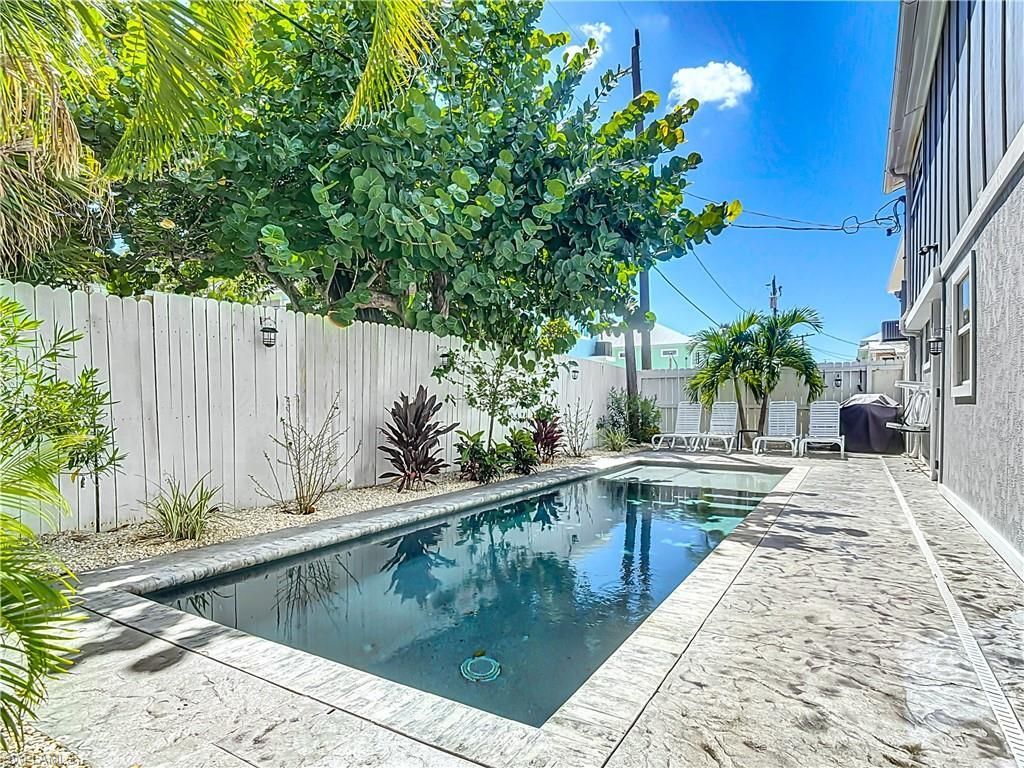 170 Pearl St, Fort Myers Beach, FL 33931 Photo