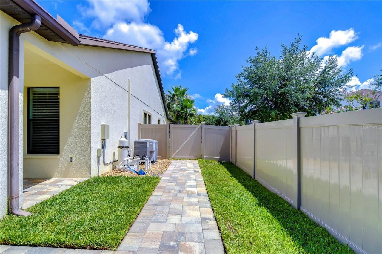 2614 Milford Berry Lane, Tampa, FL 33618 Photo