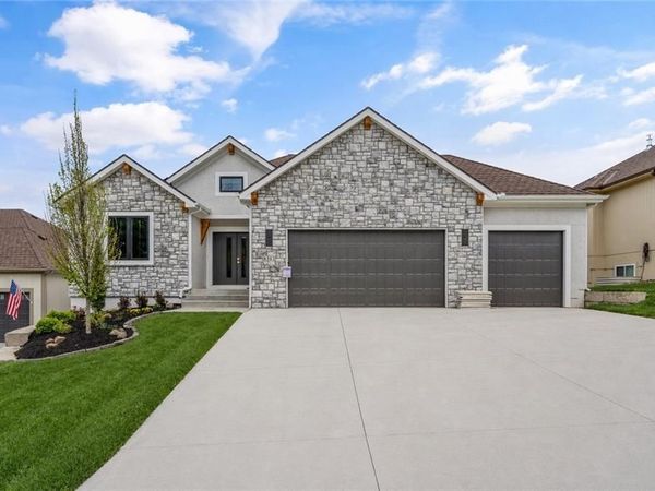 4363 NE Hideaway Drive, Lee's Summit, MO 64064