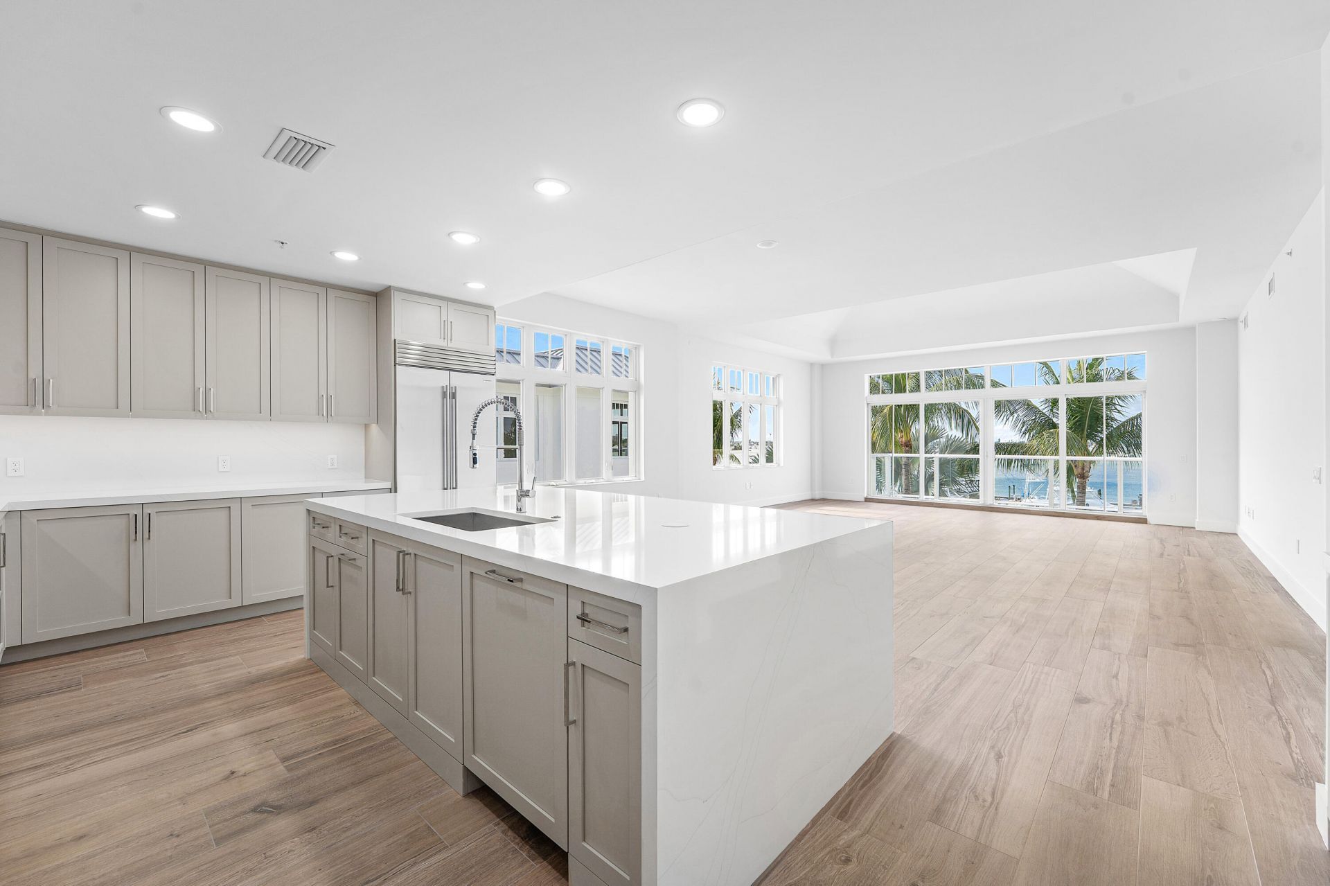 180 Lake Drive, Unit 2204, Palm Beach Shores, FL 33404 Photo