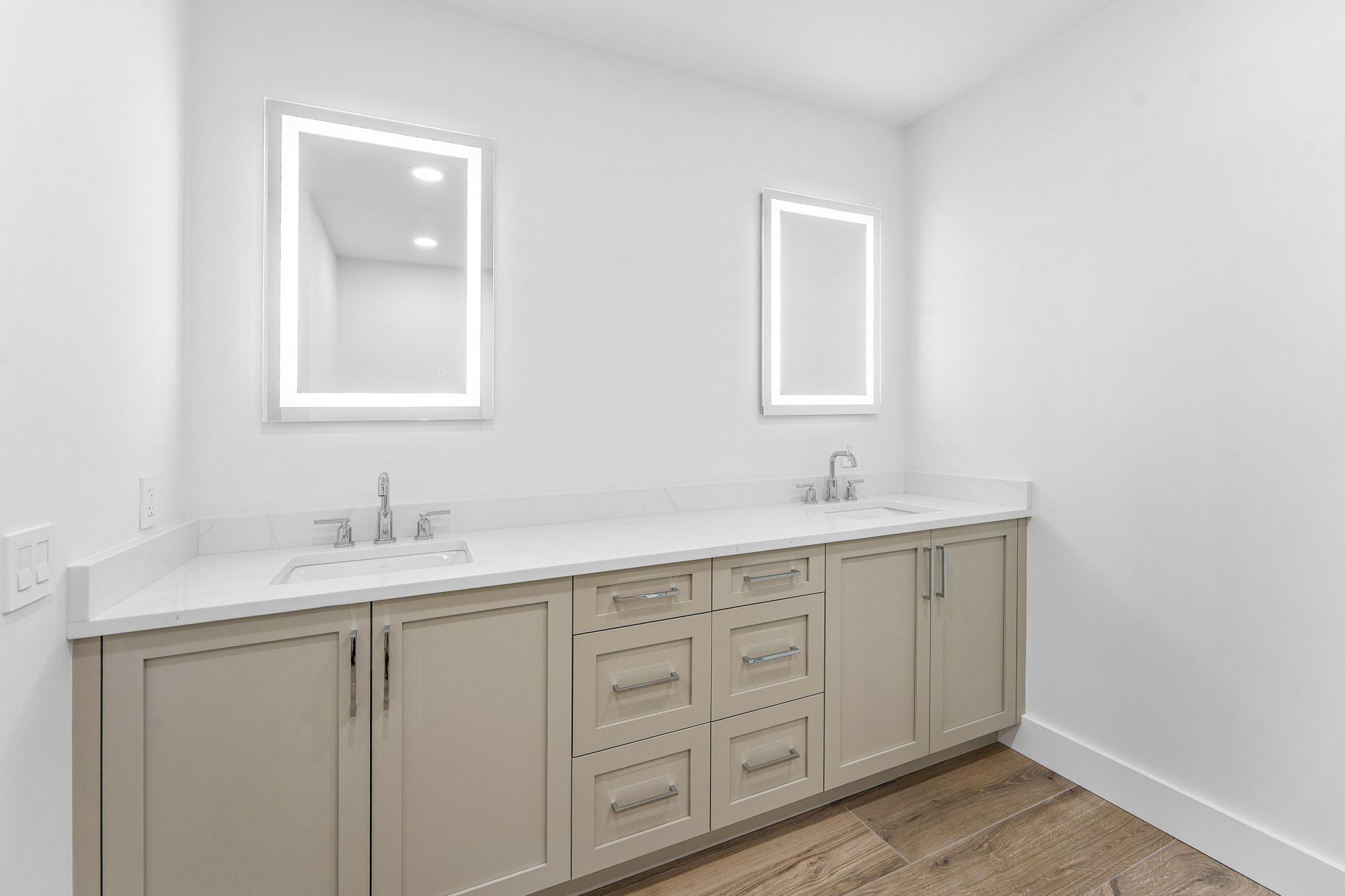 180 Lake Drive, Unit 2204, Palm Beach Shores, FL 33404 Photo