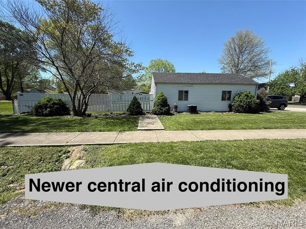 310 W Spring Street, Staunton, IL 62088