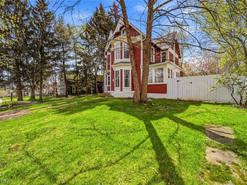 214 N Hambden Street, Chardon, OH 44024 Photo 2