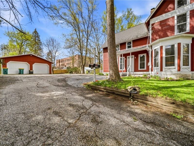 214 N Hambden Street, Chardon, OH 44024 Photo 4