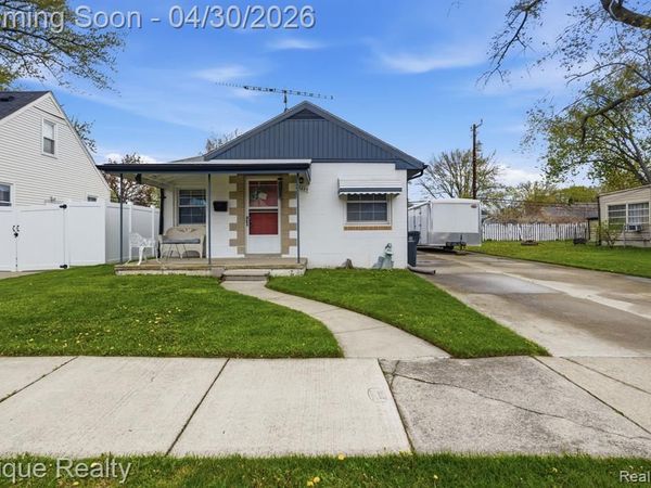 22449 California Street, St. Clair Shores, MI 48080
