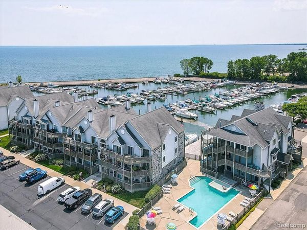 37510 Jefferson Avenue, Harrison Twp, MI 48045