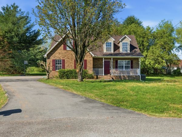 2039 Sterling St, Murfreesboro, TN 37127