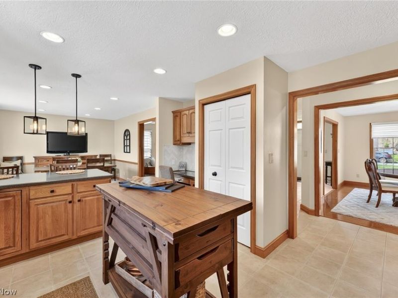 5503 Pheasants Walk Drive, North Olmsted, OH 44070 Photo 12