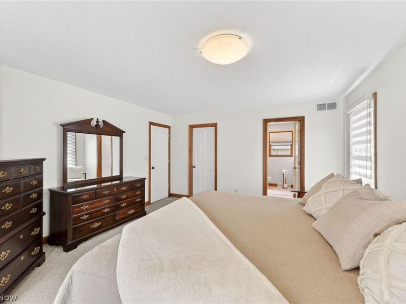 5503 Pheasants Walk Drive, North Olmsted, OH 44070 Photo 25