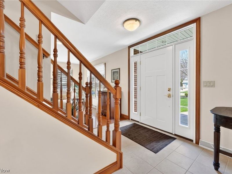 5503 Pheasants Walk Drive, North Olmsted, OH 44070 Photo 4