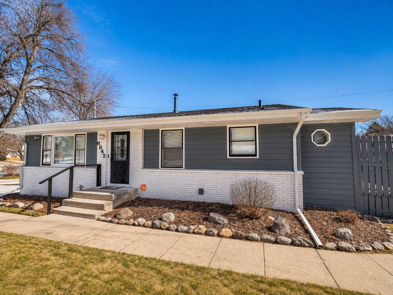 6842 Drew Avenue N, Brooklyn Center, MN 55429