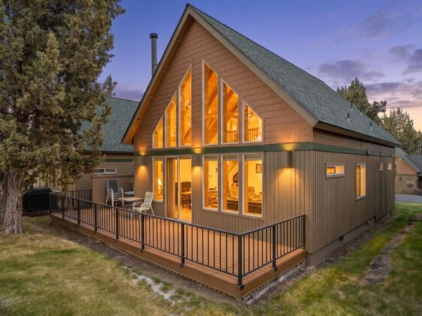 1643 Prairie Falcon Drive, Redmond, OR 97756