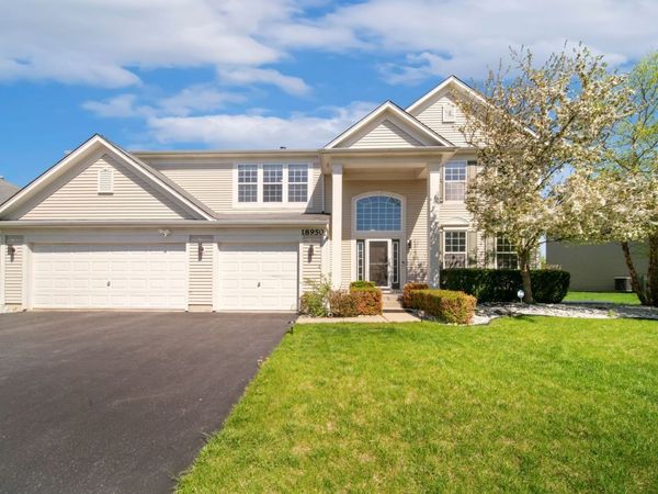 18950 W Glenhurst Drive, Lake Villa, IL 60046