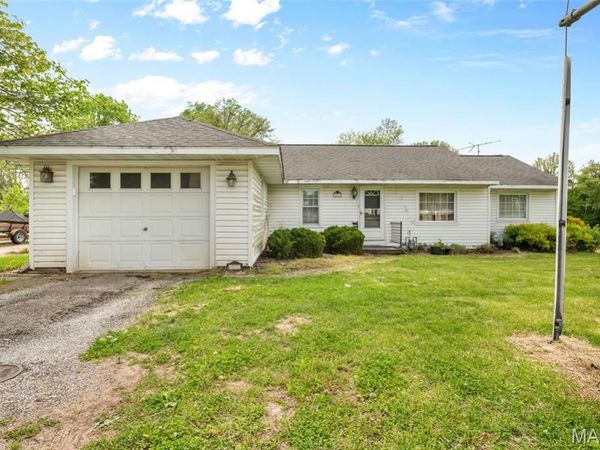 117 S West Street , Sorento, IL 62086