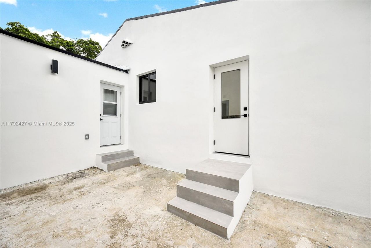 1854 SW 17th St, Miami, FL 33145 Photo